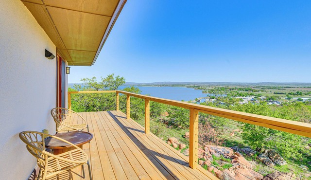Lake Lawtonka View: Mountaintop Medicine Park Home