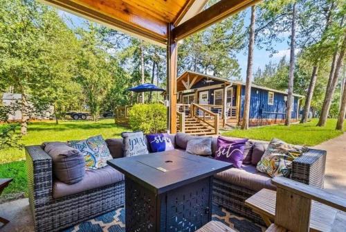 Lake Livingston Retreat, Firepit, Game Room