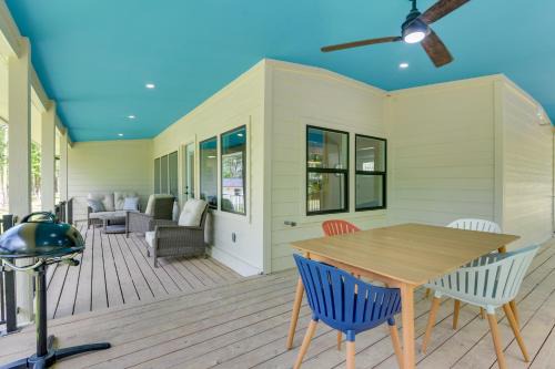 Lake Livingston Retreat w/Dock & Waterfront View!