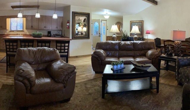 Lake view three bedroom, three bath Harbor North luxury cottage with private hot tub overlooking Lake Ouachita. by RedAwning