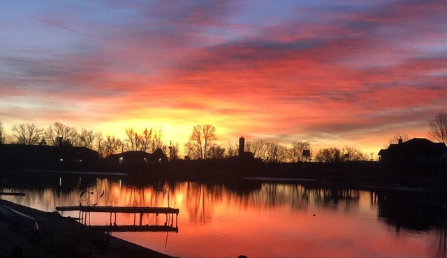 Lakefront, Beach, Fishing, Hot Tub, Gated, Fire Pit