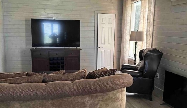 Lakefront Family Retreat