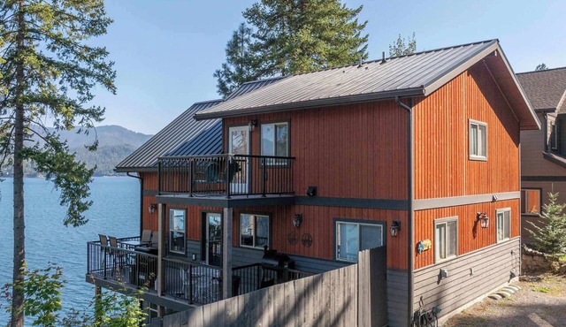 Lakefront Hayden Lake Home with Private Dock for Family Getaways