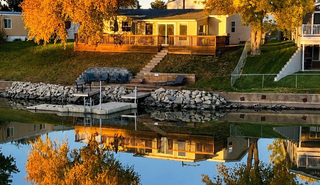 Lakefront Home-Sleeps 10, Private Dock, Kayaks, Family Friendly