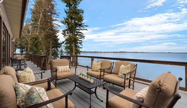 Lakefront Luxury - Private Beach & dock near Sandpoint - Sleeps 9