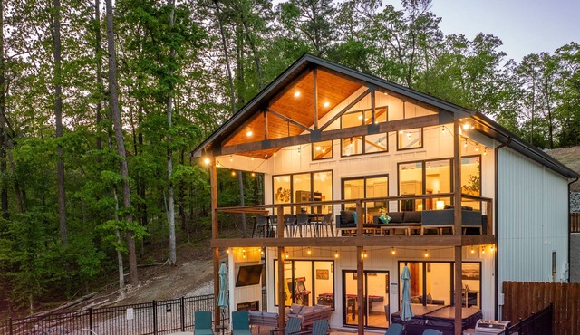 Lakefront Oasis: Pool, Hot Tub, Game Room & Dock!