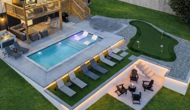 Lakefront Sleeps 18 w/Pool, Dock, Putting Green, Hot Tub! Hot Springs