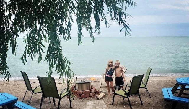 Lakefront Tiny Home Cabin on the Beach in Leamington