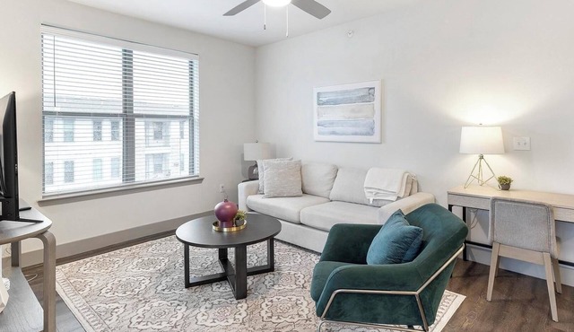 Landing | Amazing 2BD, Gym, Courtyard