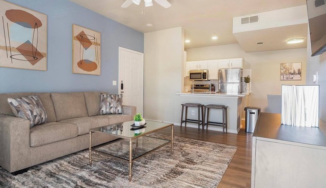 Landing | Beautiful 2BD, Gym, Clubhouse