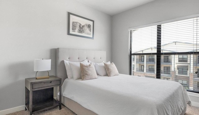 Landing | Beautiful 2BD, Pool, Clubhouse