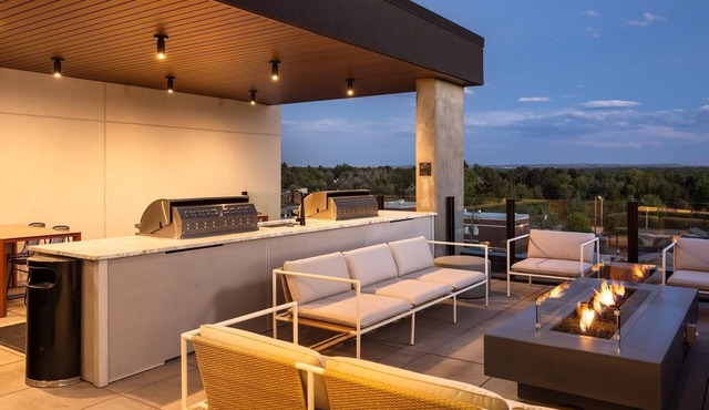 Landing | Beautiful 2BD, Rooftop Lounge, Gym
