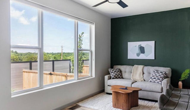 Landing | Beautiful 3BD, Clubhouse, Pool