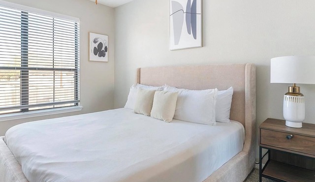 Landing | Chic 1BD, Gym, Pool