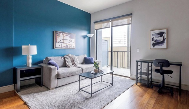 Landing | Chic 1BD, Gym, Tennis Court