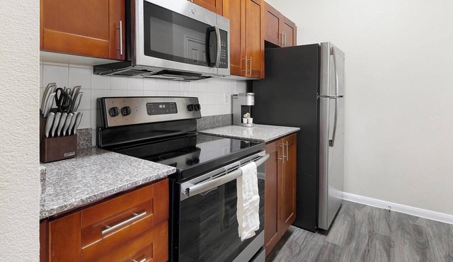 Landing | Chic 1BD, Gym, Clubhouse