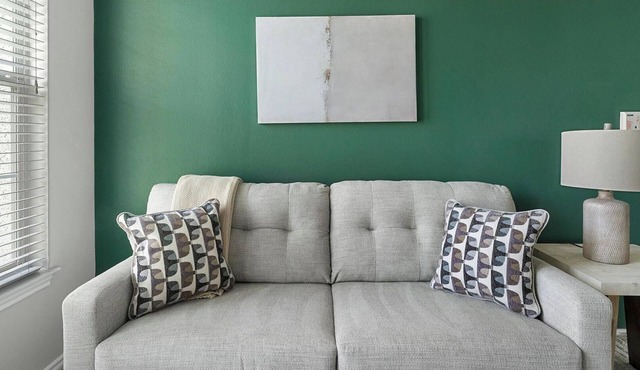 Landing | Chic 1BD in Copperfield