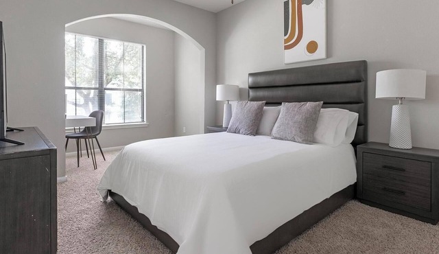 Landing | Chic 1BD, Pool, Gym