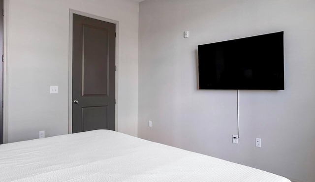 Landing | Chic 2BD, Clubhouse, Gym