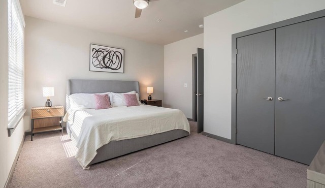 Landing | Chic 2BD, Gym, Pool