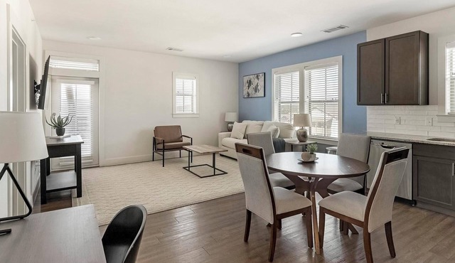 Landing | Chic 2BD, Gym, Game Room