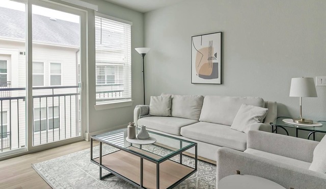 Landing | Chic 2BD, Gym, Game Room