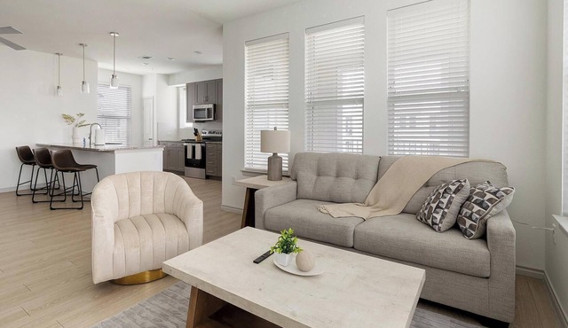 Landing | Chic 2BD, Gym