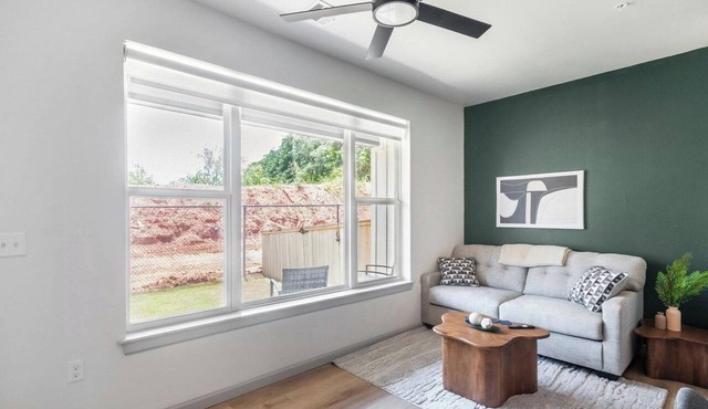 Landing | Chic 2BD, Clubhouse, Pool
