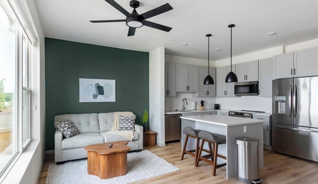 Landing | Chic 3BD, Pool, Clubhouse