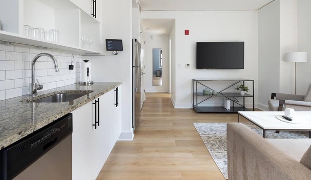 Landing | Chic Studio, Yoga Studio, Pool