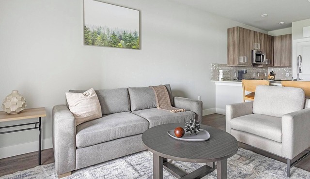 Landing | Modern 1BD, Courtyard, Clubhouse