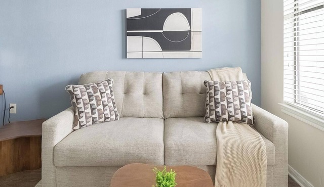 Landing | Modern 1BD, Gym, Game Room
