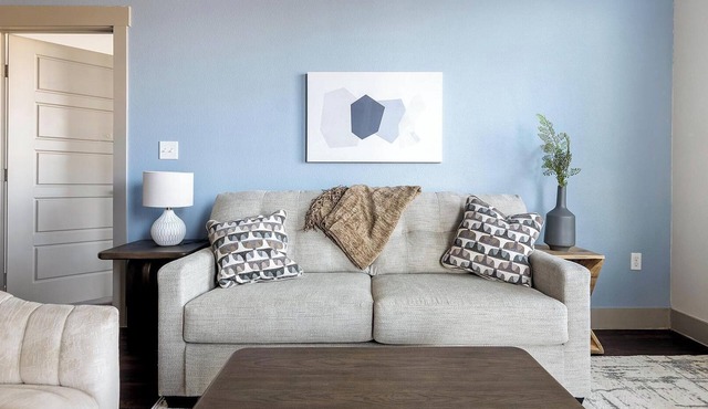 Landing | Modern 2BD, Gym