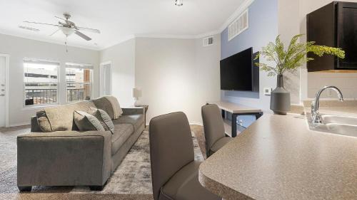 Landing Modern 2BD Clubhouse