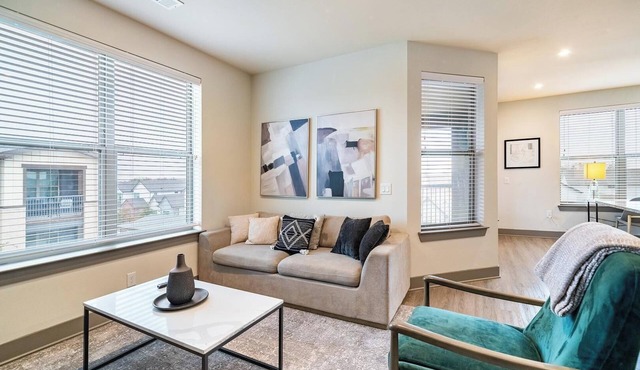 Landing | Spectacular 2BD, Pool, Clubhouse