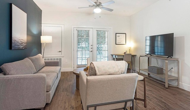 Landing | Stunning 1BD, Gym, Clubhouse