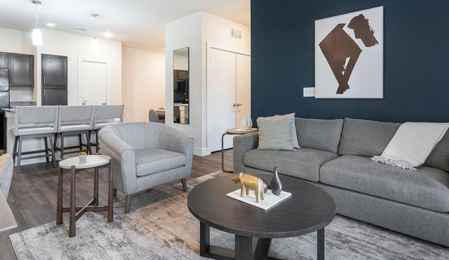 Landing | Stunning 2BD, Gym, Pool