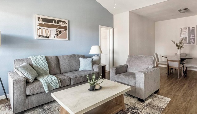 Landing | Stunning 2BD, Gym, Pool
