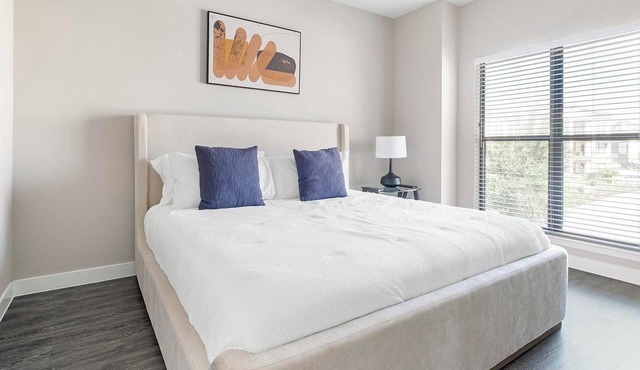 Landing | Stylish 1BD, Gym, Pool