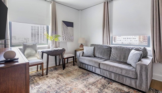 Landing | Stylish 2BD, Pool, Gym