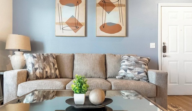Landing | Stylish 2BD, Gym, Clubhouse