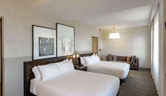 Landmark Hotel in Downtown Des Moines Offering Upscale Rooms and Style - 3 Units