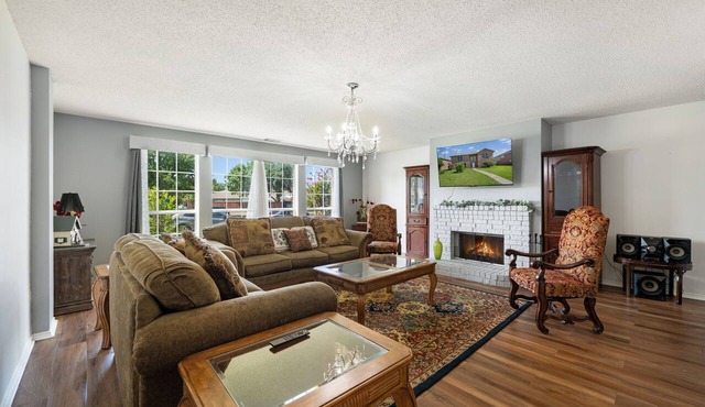 Large 6 BR king beds, fireplace, kids area, 4 TVs in Rockwall, TX - East Dallas