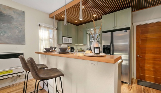 Lavish Retreat in Old Town - Walk Everywhere!