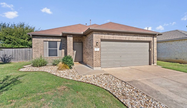 Leander Home w/Shaded Backyard, Games and Grill