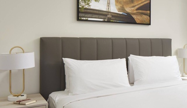 Level Seattle- Deluxe Two Bedroom Suite