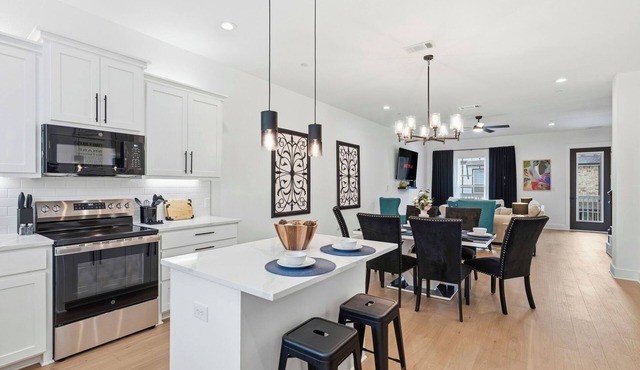 Lewisville 3BR/3.5Bath Home - Arcade Room - EV Charger - Near Lake & DFW