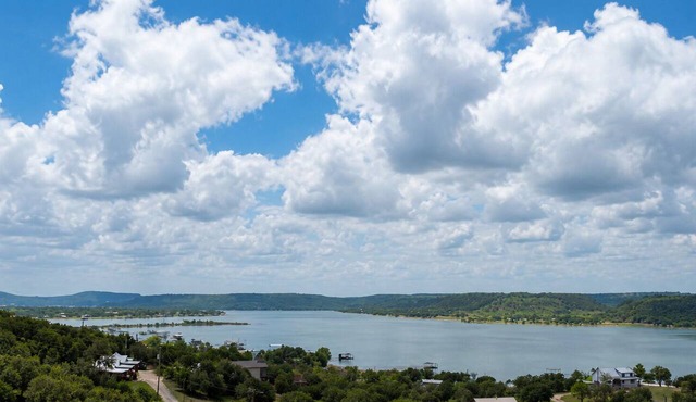 Limestone 1 bedroom cabin with AC at Possum Kingdom Lake