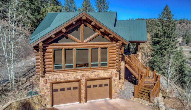 Log home in Pagosa springs with spectacular views!