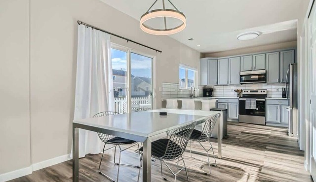 Lovely 3 BDR/3 BA - 20 Min Denver